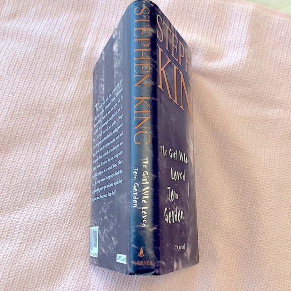 Best Seller Book By Stephen King “The Girl Who Loved Tom Gordon” - Picture 5 of 15